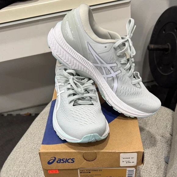 ASICS Gel-Kayano 27 Women's Sneakers - Light Gray and White - Picture 6 of 7